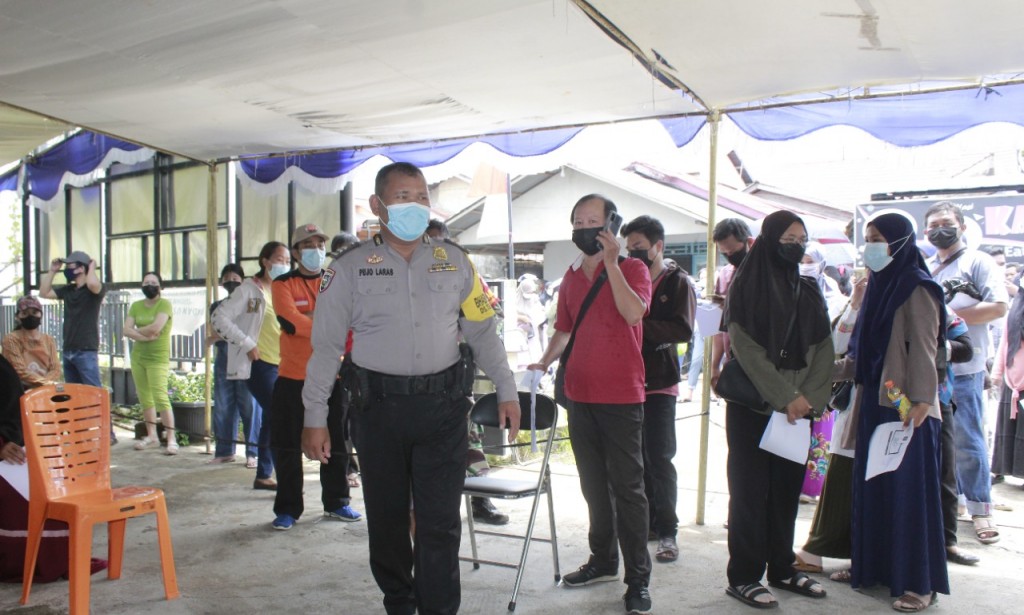 Komisi IX DPR RI Bersama Kemenkes Ri Dinkes Kab. Kubu Raya Gelar Vaksinasi Dukung Upaya Memutus Rantai Pandemi, Polsek Sungai Raya Amankan jalannya kegiatan Vaksinasi