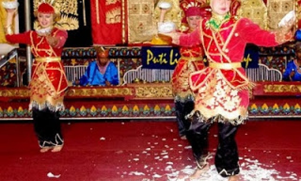 Seni Budaya Tari Pasambahan dan Tari Piring dari Minangkabau