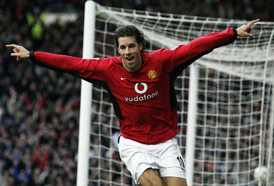 Penyerang Manchester United era 2000an, Ruud van Nstelrooy saat melakukan slebrasi gol