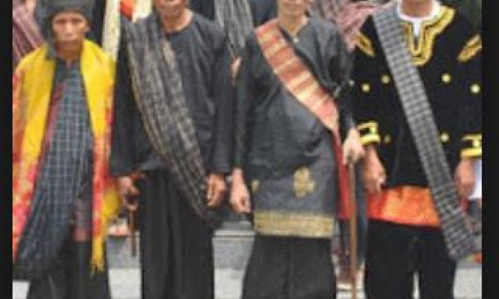 Makna yang Terkandung di Pakaian Kebesaran Penghulu Minangkabau