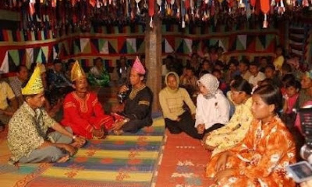 Seni Berbalas Pantun Batombe dari Nagari Abai, Sumatera Barat