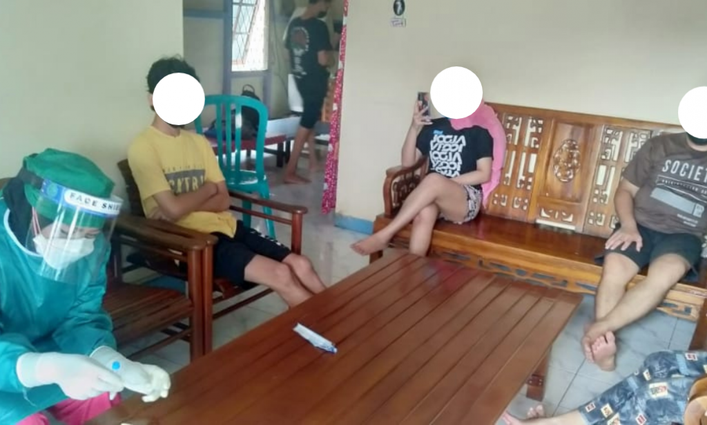 BHABIN DESA TELUK KAPUAS KAWAL TRECER TIM PUSKESMAS SUNGAI DURIAN PASIEN COVID 19