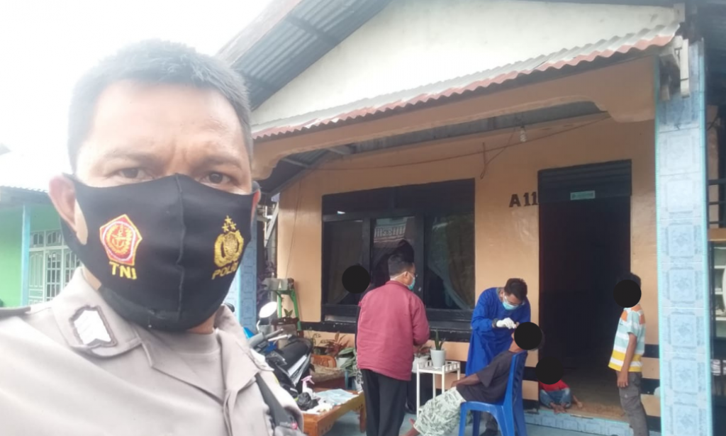 BHABIN DESA ARANG LIMBUNG KAWAL TRECER TIM PUSKESMAS SUNGAI DURIAN PASIEN COVID 19