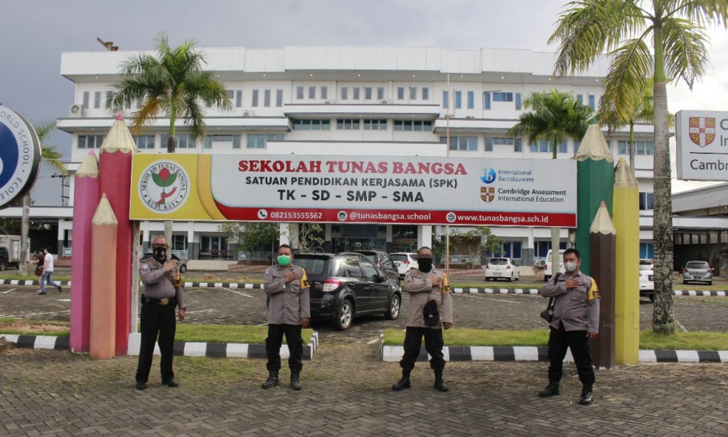 VAKSINASI UNTUK REMAJA DARI UMUR 12 TAHUN KEATAS OLEH PUSKESMAS KORPRI KABUPATEN KUBU RAYA