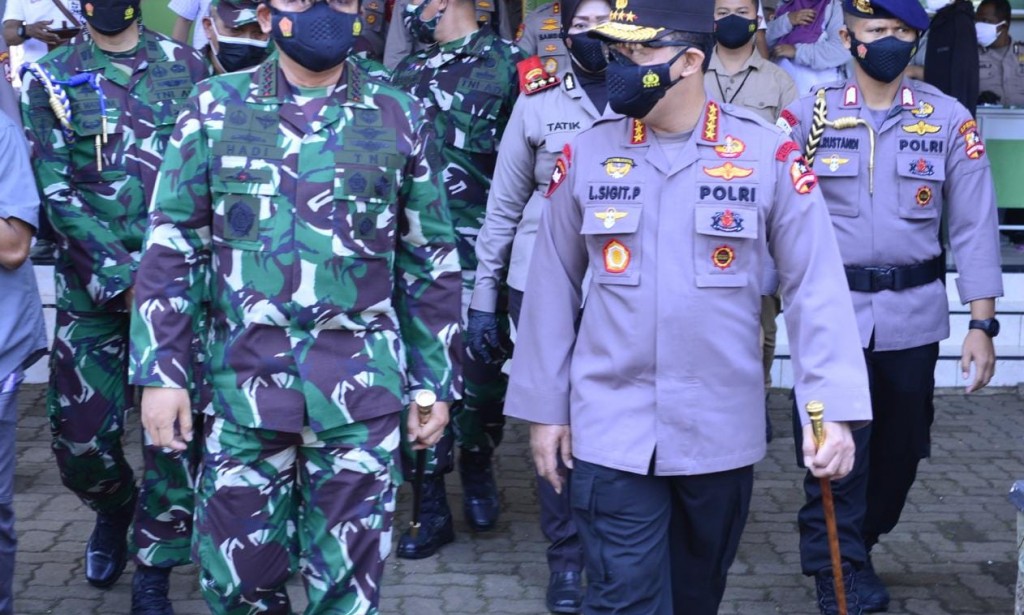 Panglima TNI dan Kapolri Tinjau Vaksinasi Massal di JIEXPO dan Pesantren Al-Hamidi Jakarta