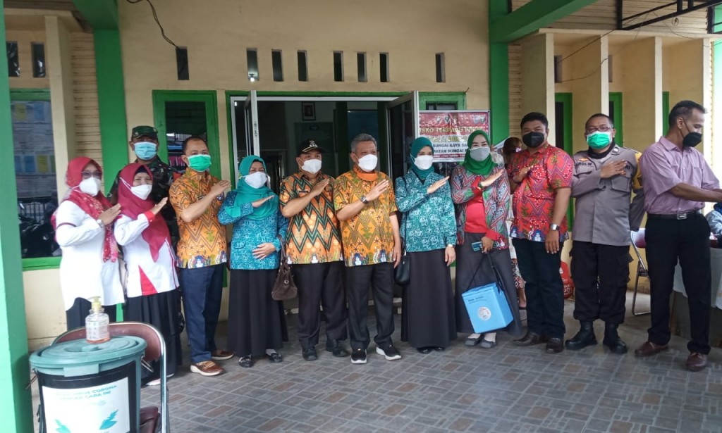 POLSEK SUNGAI RAYA KAWAL KETAT KEGIATAN VAKSINASI DI 3 DESA KECAMATAN SUNGAI