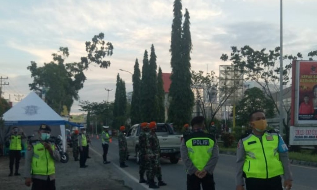 PPKM DARURAT, POLSEK SUNGAI RAYA LAKUKAN PENYEKATAN, KAPOLSEK SUNGAI RAYA: LAKSANAKAN TUGAS DENGAN HUMANIS
