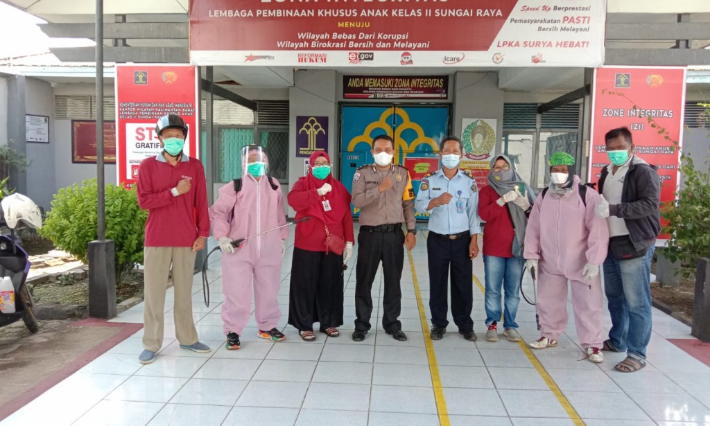 Lapas Anak Klas II Sungai Raya Disemprot Cairan Disinvektan