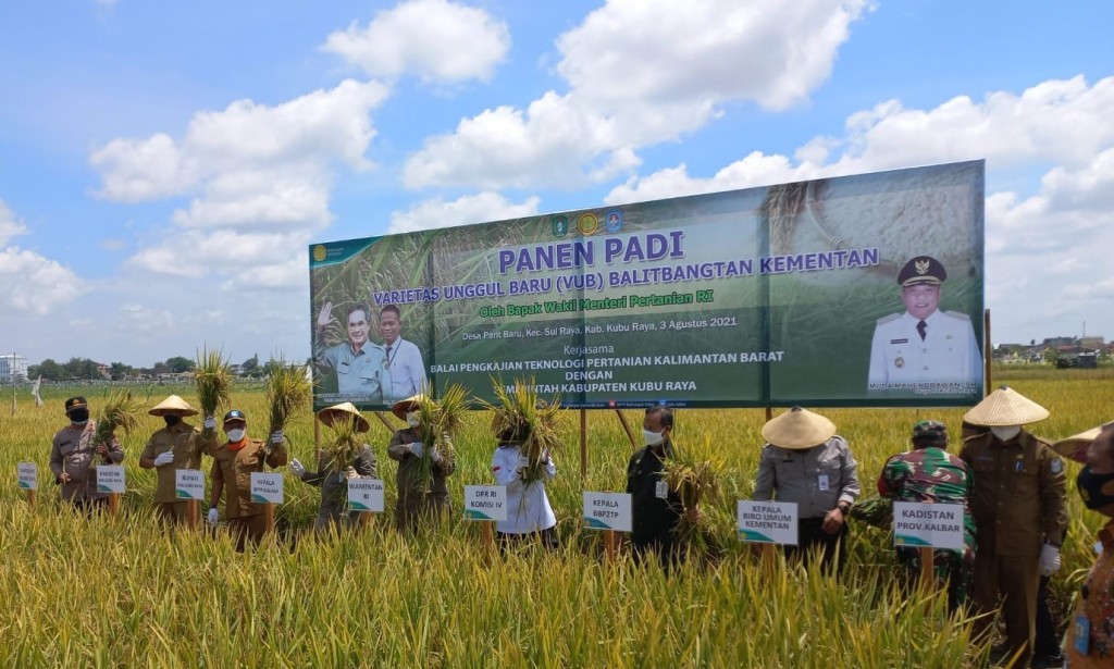 PENGAMANAN KUNJUNGAN KERJA WAKIL MENTERI PERTANIAN REPUBLIK INDONESIA BESERTA ROMBONGAN DI KECAMATAN SUNGAI RAYA KABUPATEN KUBU RAYA.