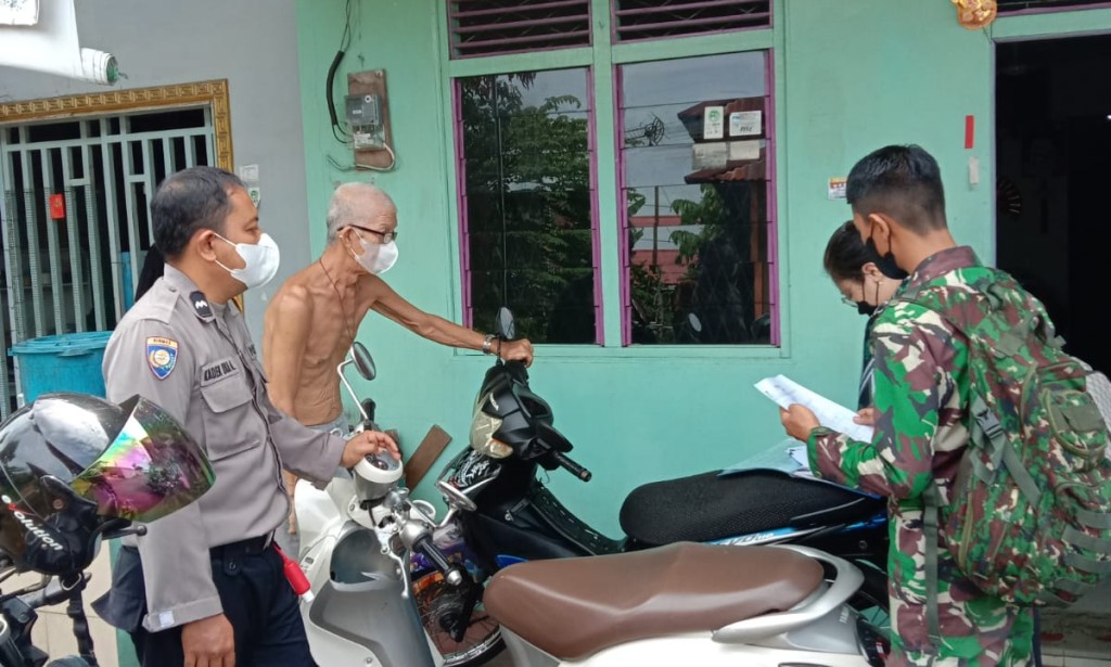 Zona Merah Kabupaten Kubu Raya, Bhabinkantibmas, Babinsa dan Tim Treaser lakukan Tracing guna Putus Rantai Penyebaran Covid 19