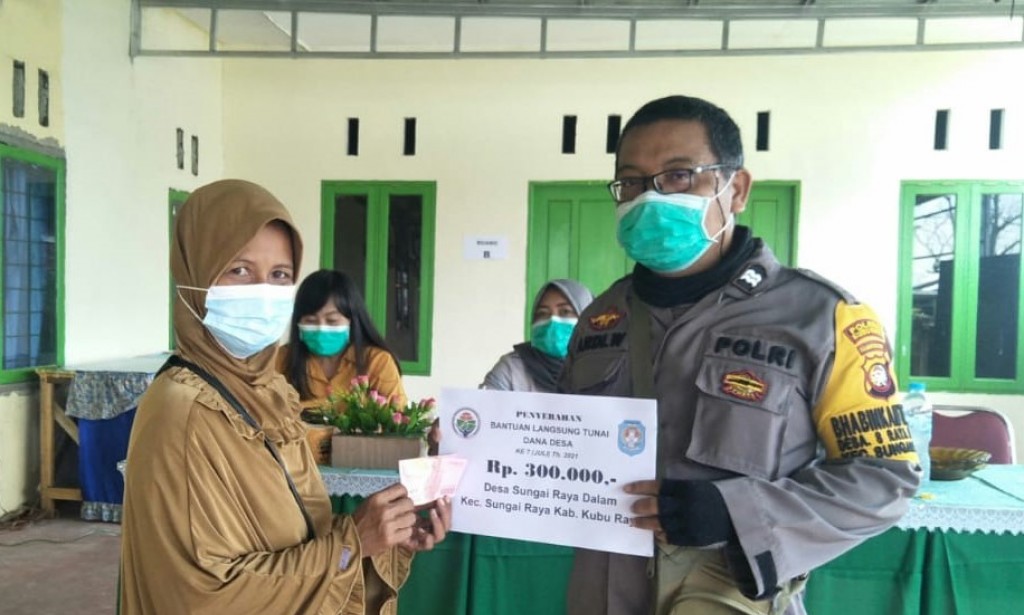 BLT-DD dibagikan, Bhabimkamtibmas lakukan pengawasan dan pematauan