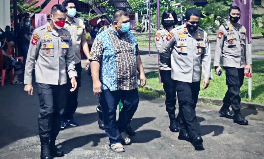 Kapolda Kalbar Bersama Kapolres Kubu Raya, Lakukan Kunjungan Peninjauan Kegiatan Vaksinasi di Gereja ST. Agustinus, Polsek Sungai Raya amankan Kegiatan.