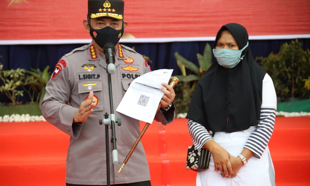Kapolri Minta Semua Lokasi Pusat Aktivitas Warga Dipasangi Aplikasi PeduliLindungi