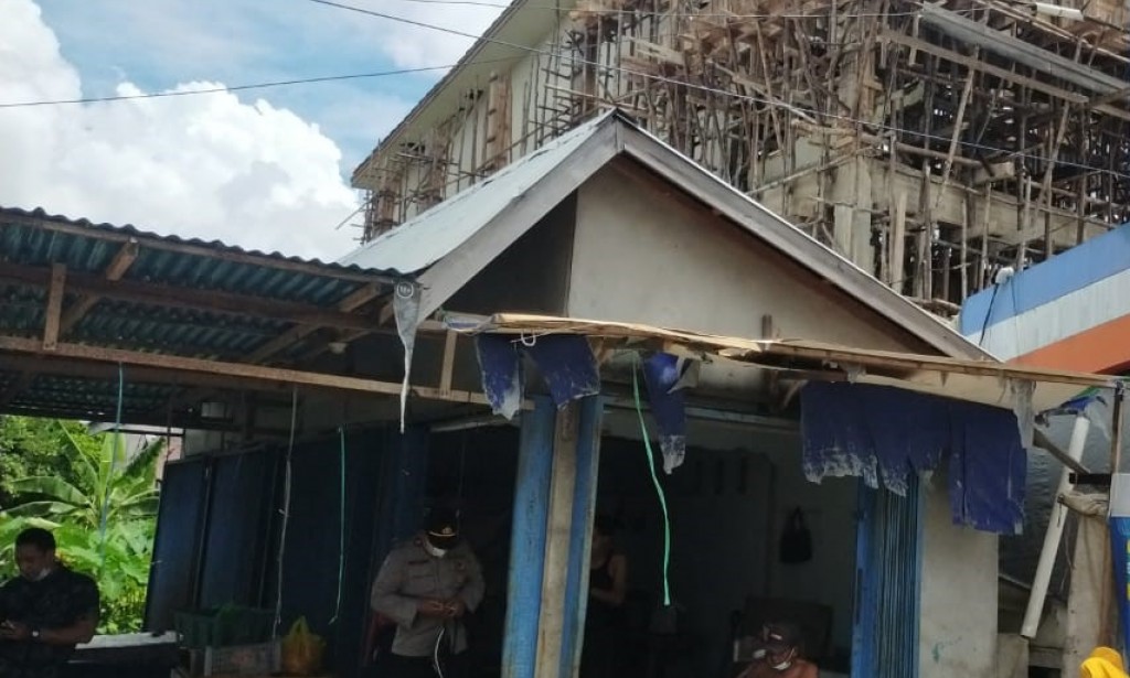Naas Pekerja Bangunan Tersengat Listrik Pada Saat Melakukan Pengecoran disalah Satu Mini Market