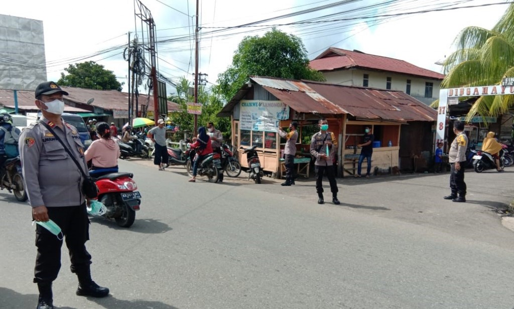 Mobiling Mobil Masker Polsek Sungai Raya, Bagikan Masker Gratis kepada Masyarakat.