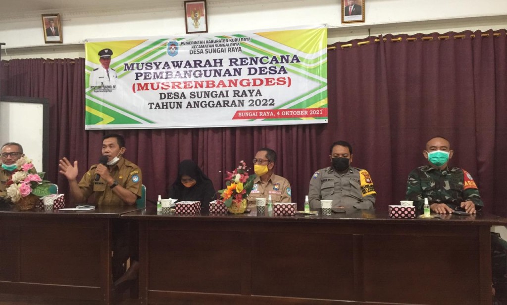 Aipda Kadek Oka Bhabinkamtibmas Desa Sungai Raya menghadiri Rapat Musrenbang Desa Tahun Anggaran 2022