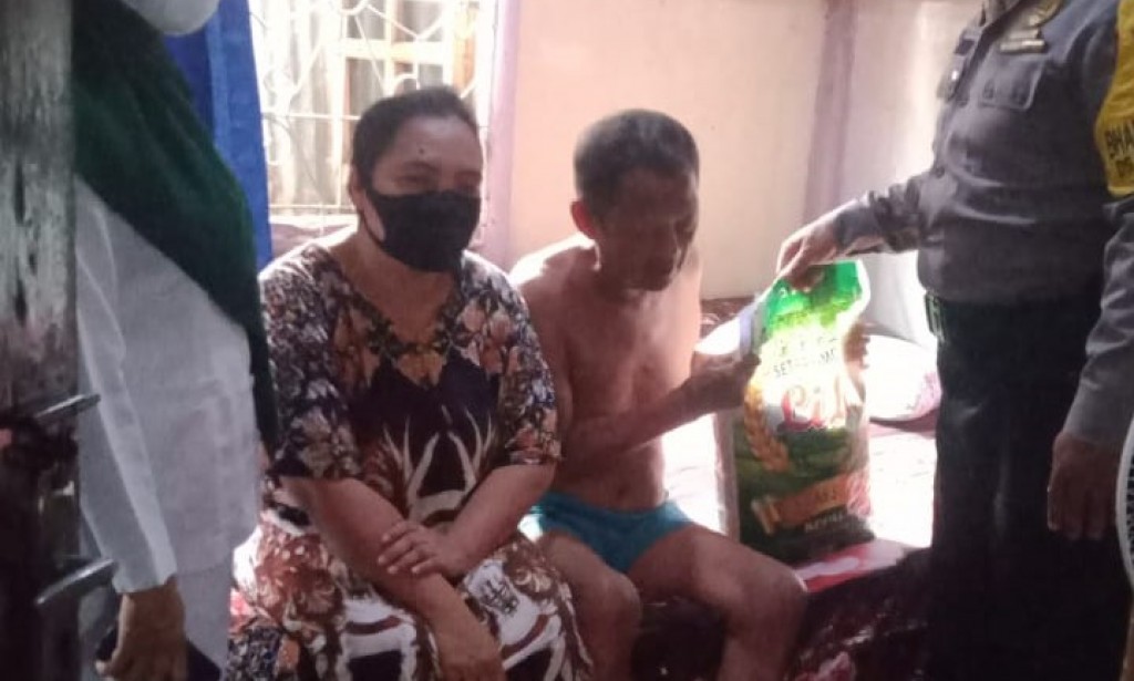 Bhabinkamtibmas Desa Teluk Kapuas beserta Bides dan Kader Desa Sambangi Kediaman Purnawirawan Polri