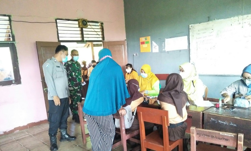 Sebanyak 222 Siswa Siswi SMPN 12 Sungai Raya Lakukan Vaksinasi Gerai Presisi Polri