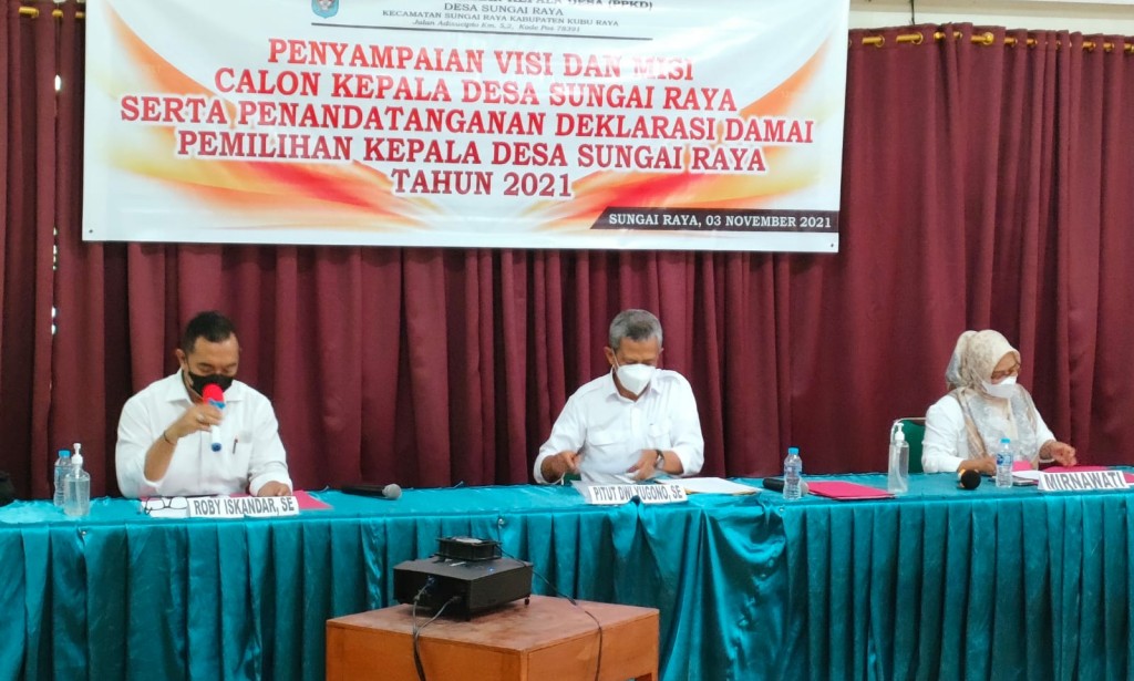 Amankan Jalannya Penyampaian Visi dan Misi Calon Kepala Desa, Bhabinkamtibmas Sungai Raya Hadiri Kegiatan Penandatanganan Deklarasi Damai Pemilihan Kepala Desa Sungai Raya Tahun 2021