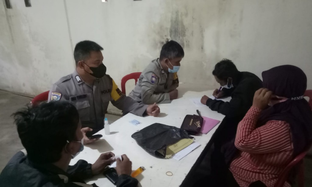 Bhabinkamtibmas Polsek Sungai Raya Melakukan Mediasi Penyelsaian Warga dengan cara PROBLEM SOLVING